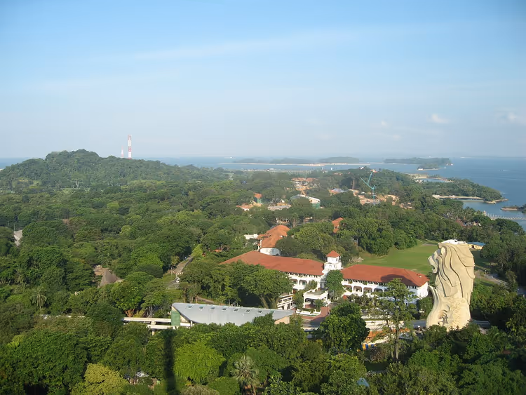 Sky Tower'dan Sentosa Adası panoraması