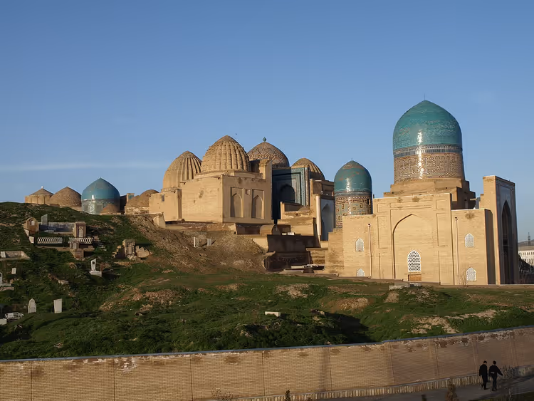 مجمع شاه زندة الجنائزي بقبابه الفيروزية