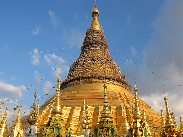 Den gyldne stupaen i Shwedagon Pagoda i Yangon