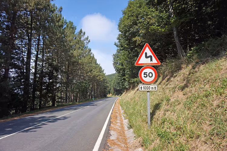 Otoyoldaki İspanyol trafik işaretleri