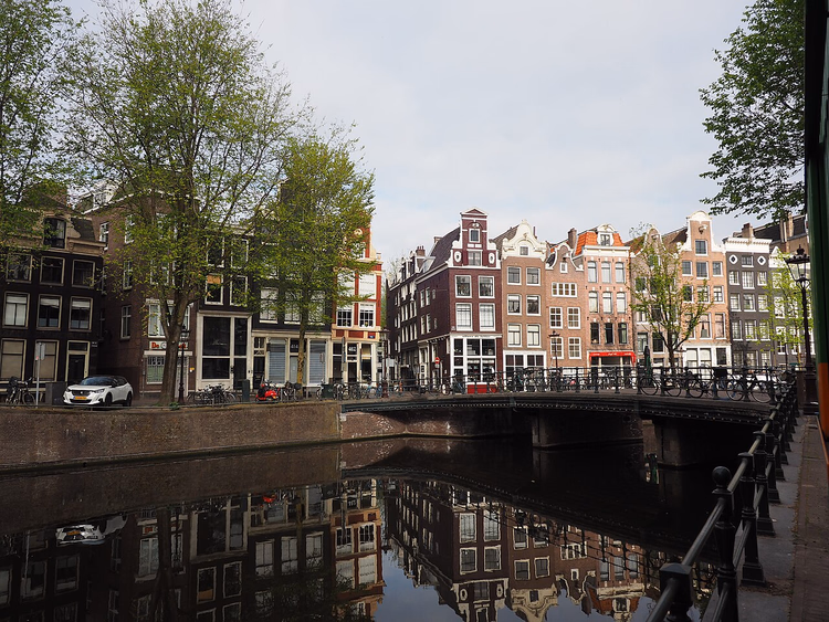 Brücke über die Singel nahe der Gasse Wijde Heisteeg