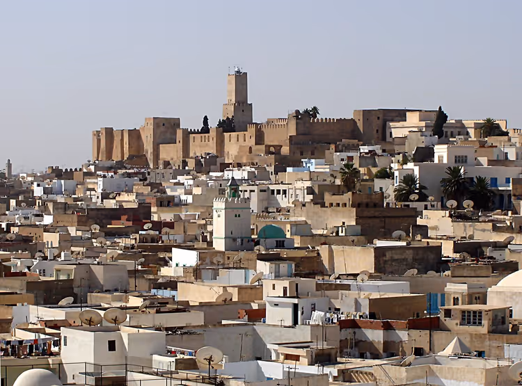 Panorama av Sousse medina med kasbah-festningen