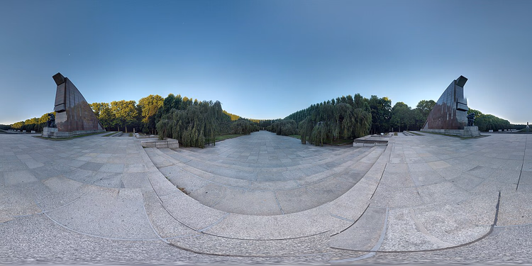 Treptower Park'taki Sovyet anıtının granit sancakları