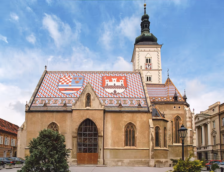 St. Markus-kirken i Zagreb med våpenskjold på taket