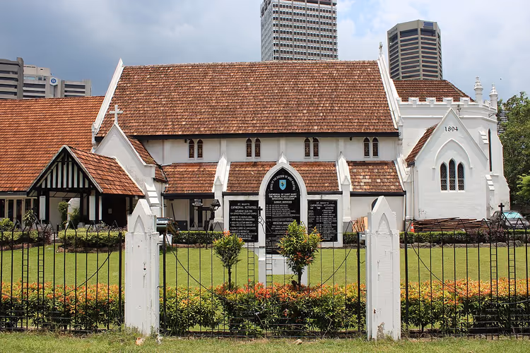 St. Marys katedral i Kuala Lumpur med gjerde