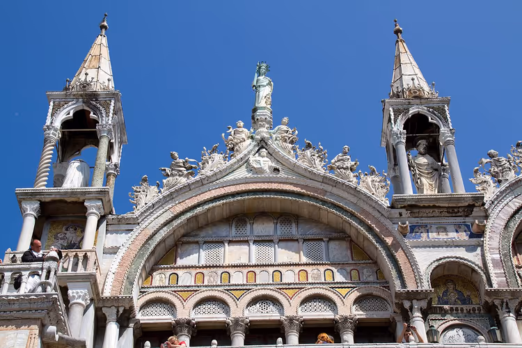 Fassade des Markusdoms mit Mosaiken