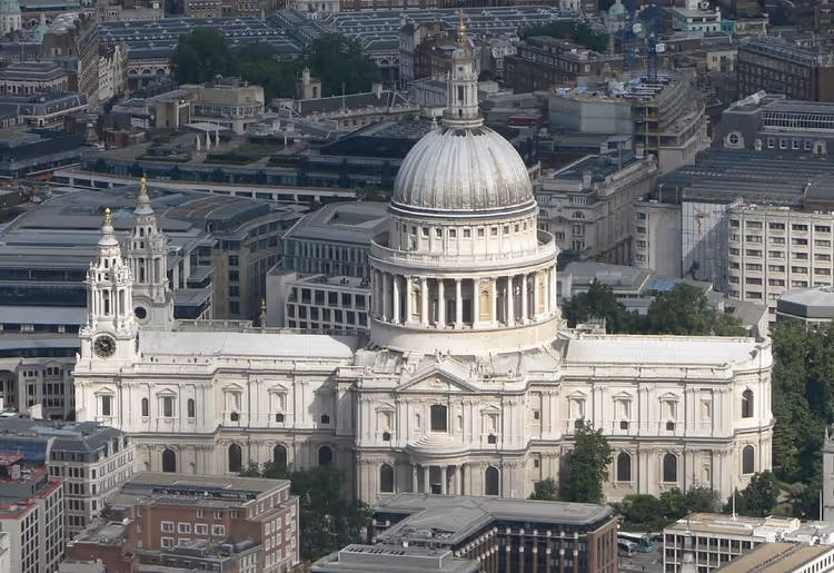 Een luchtfoto van St Paul's Cathedral in Londen