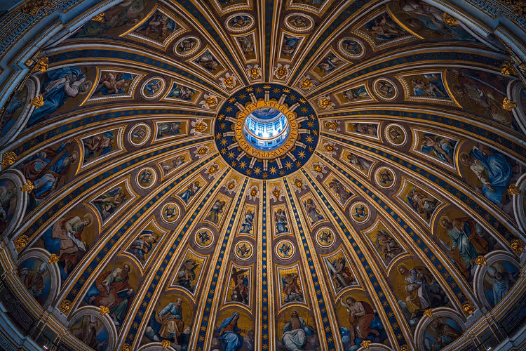 Interno a mosaico della cupola della Basilica di San Pietro in Vaticano