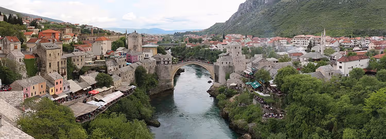 Den gamle broen i Mostar over Neretva