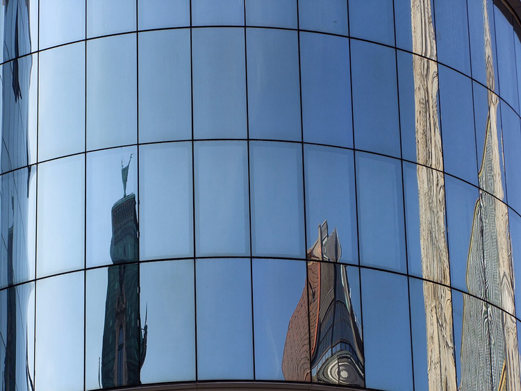 Spiegelung des Stephansdoms im Haas-Haus, Wien