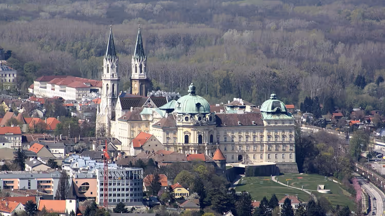 Klosterneuburg kloster med spir og kupler
