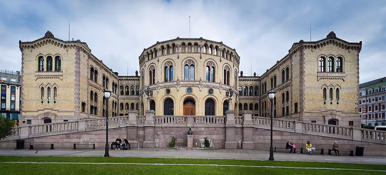 Oslo'daki Norveç Parlamento binası