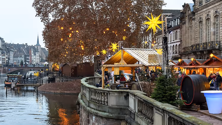 Kerstmarkt Quai des Délices bij het Palais Rohan