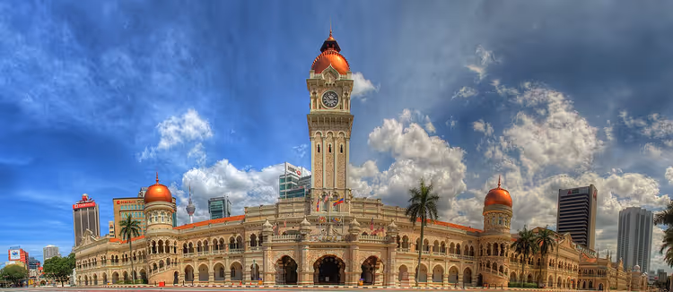 Saat kulesiyle Sultan Abdul Samad Binasi, Kuala Lumpur