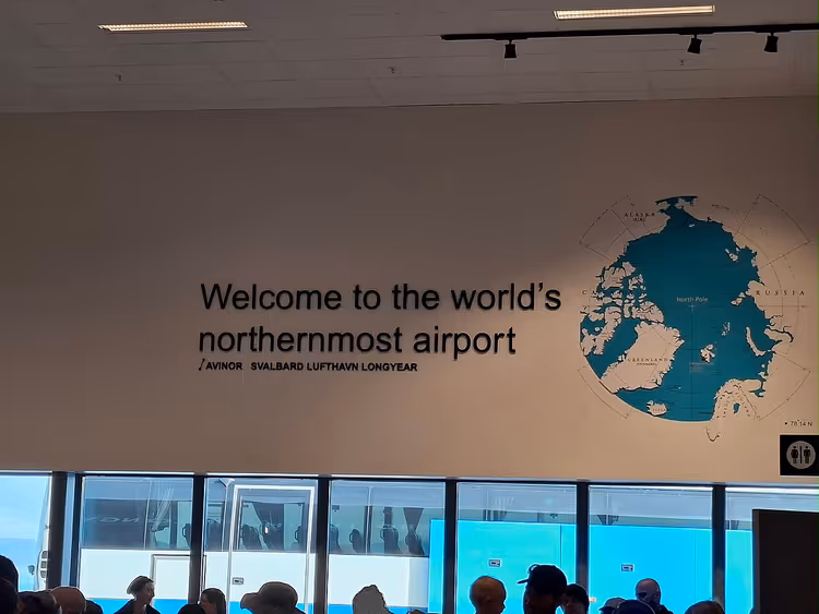 Ankomsthallen på Svalbard lufthavn i Longyearbyen