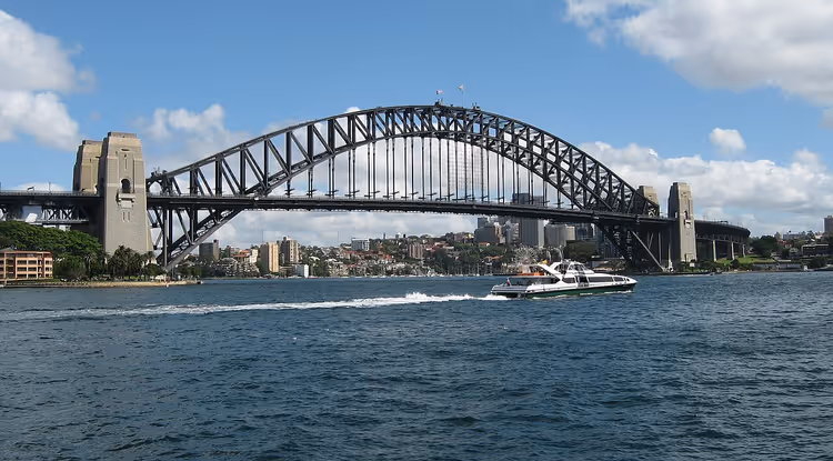 Sydney Harbour Bridge over buktens vann