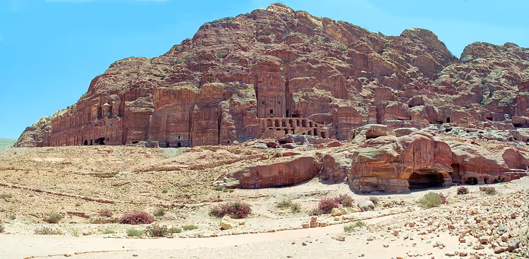 الواجهات الصخرية للمقابر الملكية في البتراء