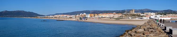 Plaj ve denizle Tarifa panoraması
