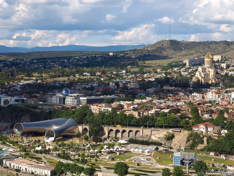 Rike-parken og Tbilisi fra fugleperspektiv