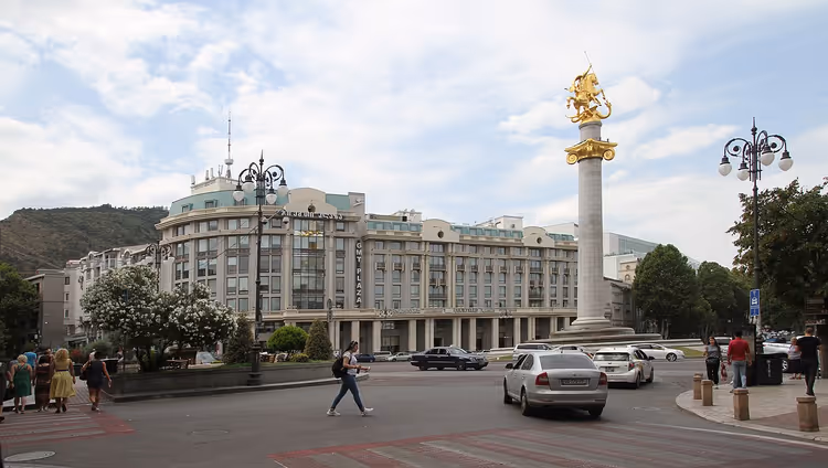 Courtyard by Marriott-hotell på Frihetsplassen i Tbilisi