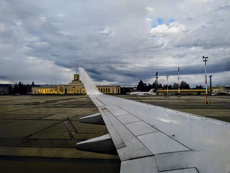 Veduta aerea del terminal dell'aeroporto di Tbilisi