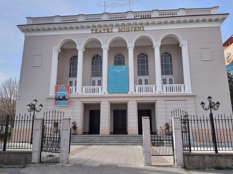 Fasaden til Migjeni-teatret i Shkodër