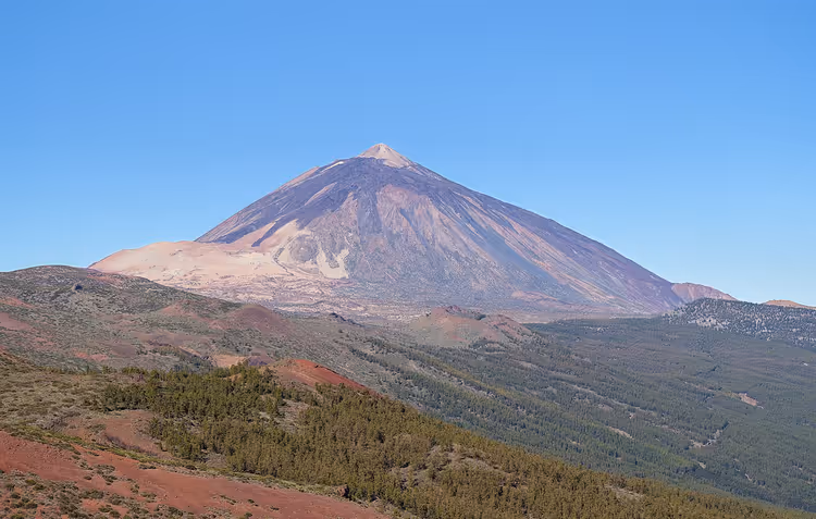 Teide-vulkankjegle mot en klar himmel