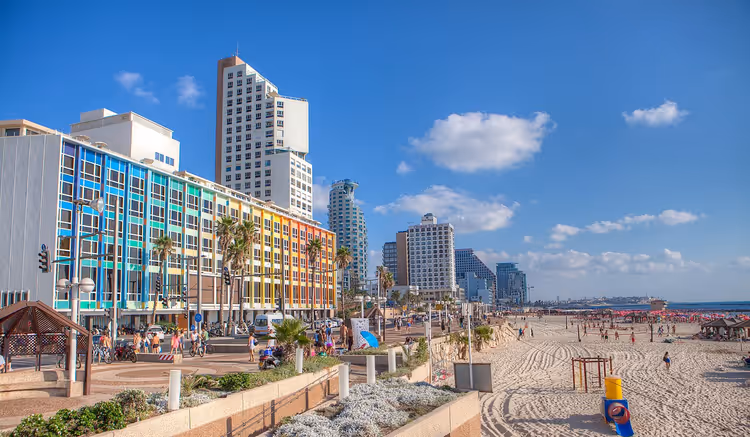 Tel Aviv plajı ve sahil yolu