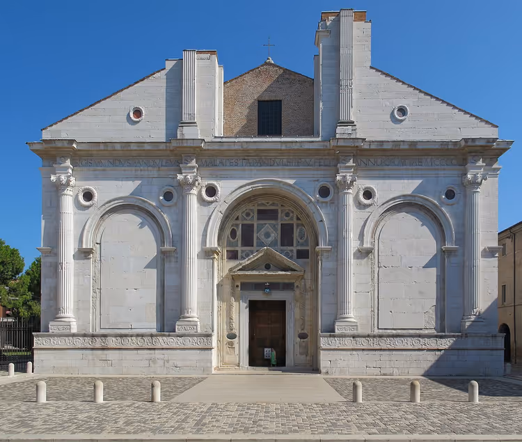 Rimini'deki Tempio Malatestiano'nun cephesi
