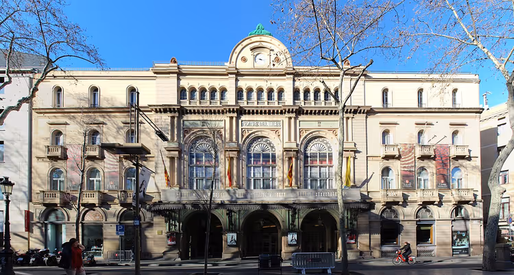 La Rambla'daki Liceu tiyatrosunun cephesi