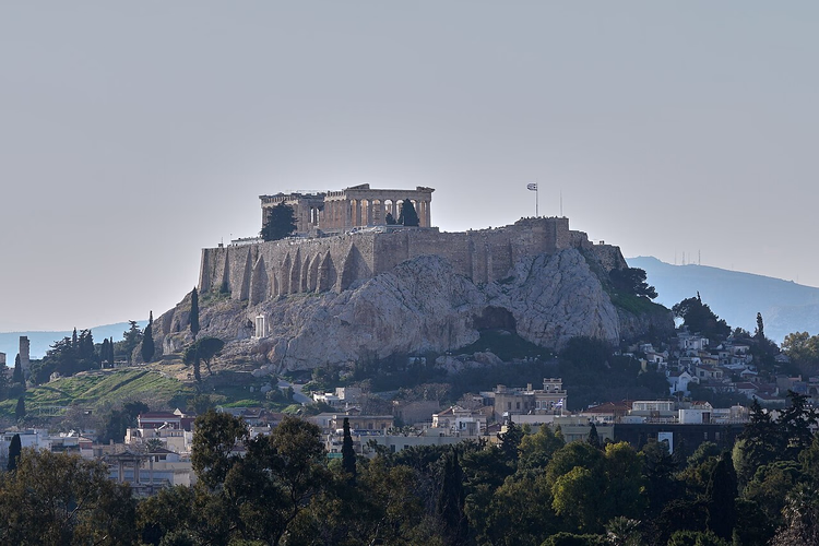 Akropolis met het Parthenon op de rots, zicht vanuit het oosten