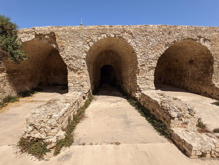 Steinbuene i Dermatas-porten i Heraklion