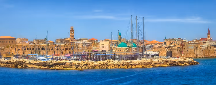 Steinerne Gasse der Altstadt von Akko am Meer