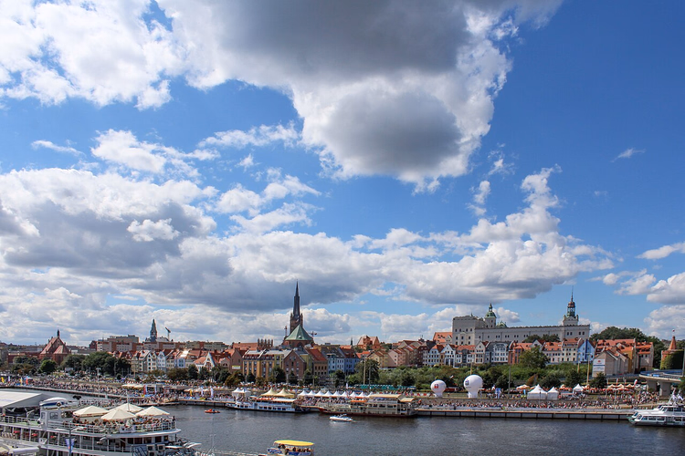 El casco antiguo de Szczecin con el castillo sobre el Óder