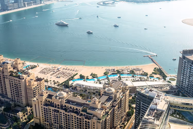 Flyfoto av Dukes The Palm hotell og strand