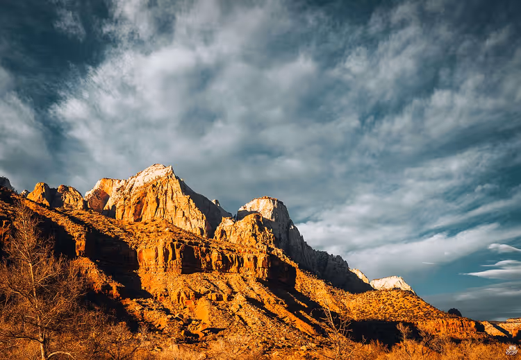 Zion Ulusal Parkı'nda Watchman'ın kızıl kayalıkları