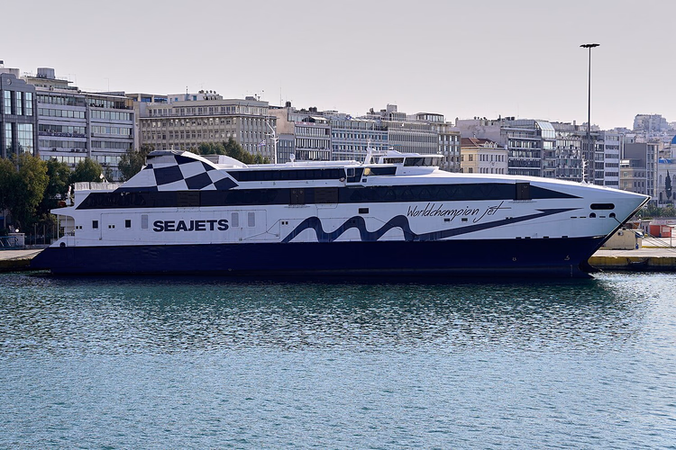 Seajets hurtiggående katamaran ved kaien i Pireus