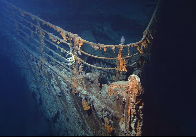Baugen på det forliste Titanic under vann