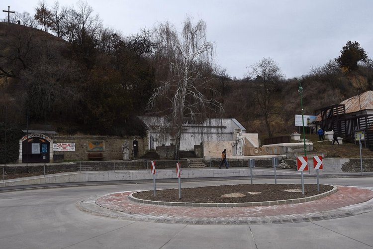 Plein in Tokaj bij de keldertoegangen