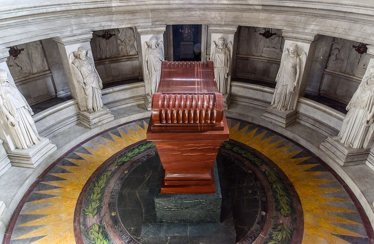 Napoleons sarcofaag in de crypte van Les Invalides