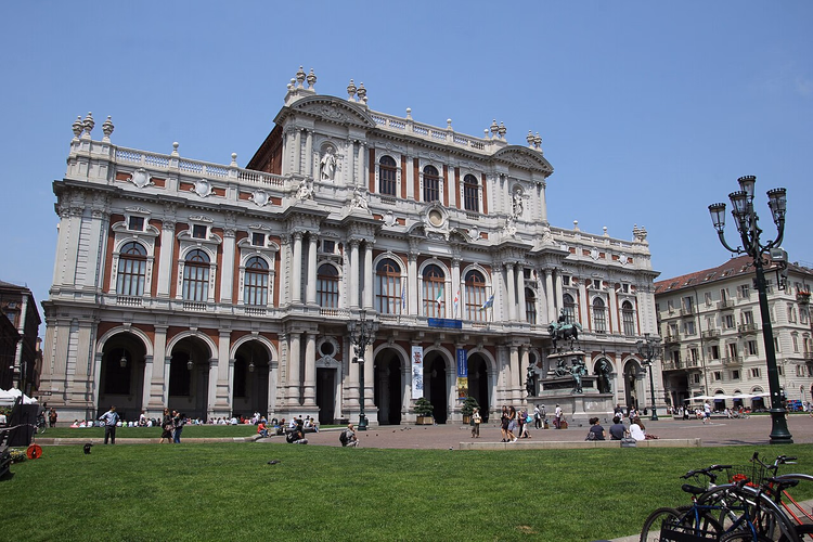 Palazzo Carignano fra Piazza Carlo Alberto