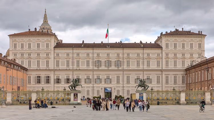 Det kongelige slottet til huset Savoia i Torino, fasade fra plassen