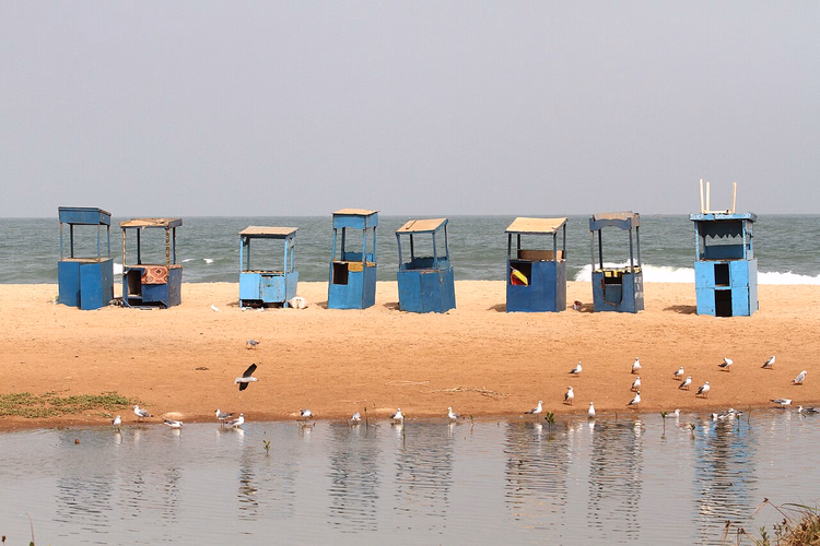 Strandhutten op Bijilo Beach in Gambia
