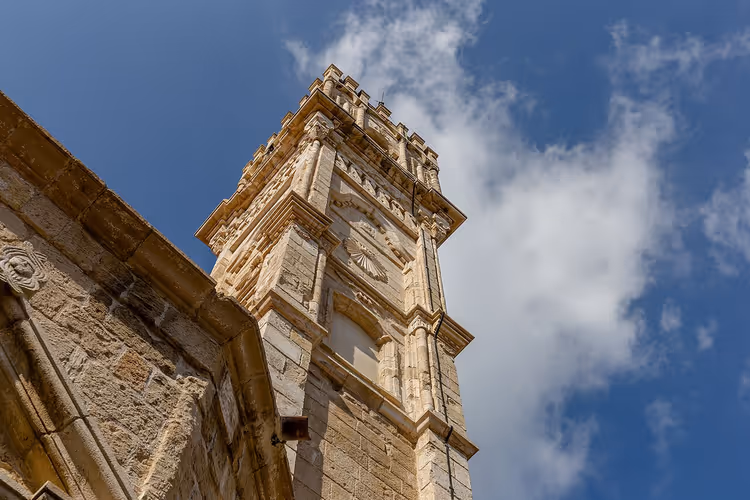 Larnaka'daki Panagia Chrysopolitissa Kilisesi'nin çan kulesi
