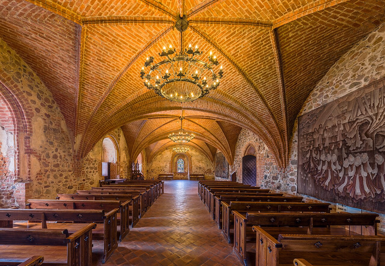 Trakai Kalesi'nde avizeli tonozlu şapel