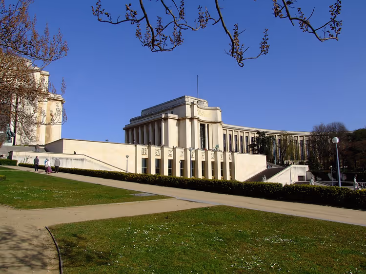 Palais de Chaillot met de Tuinen van Trocadero in Parijs