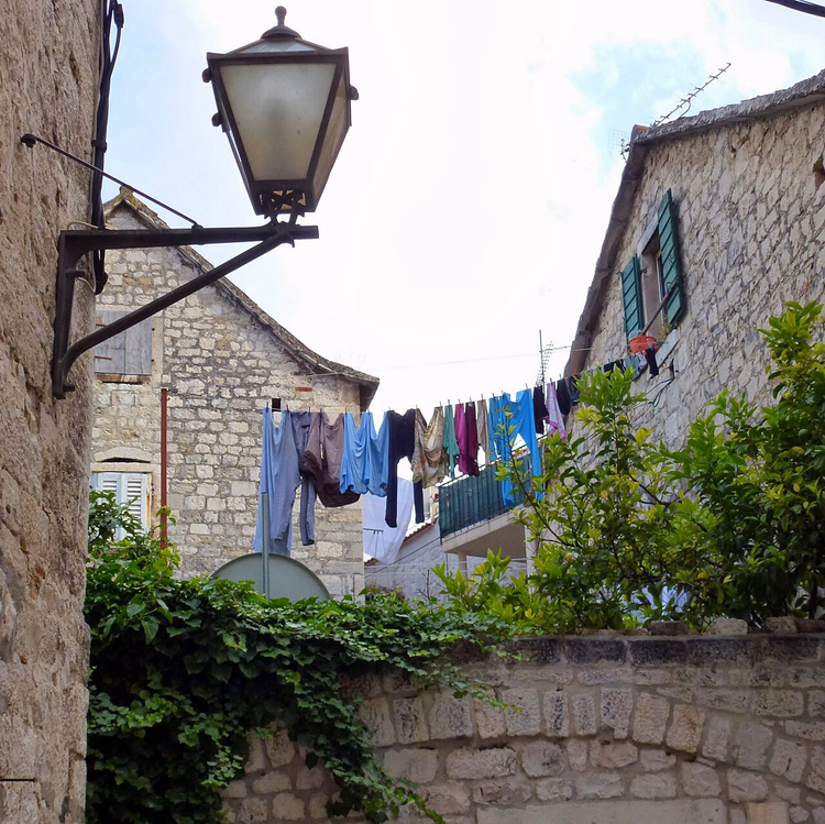 Steinhus og klesvask i gamle Trogir