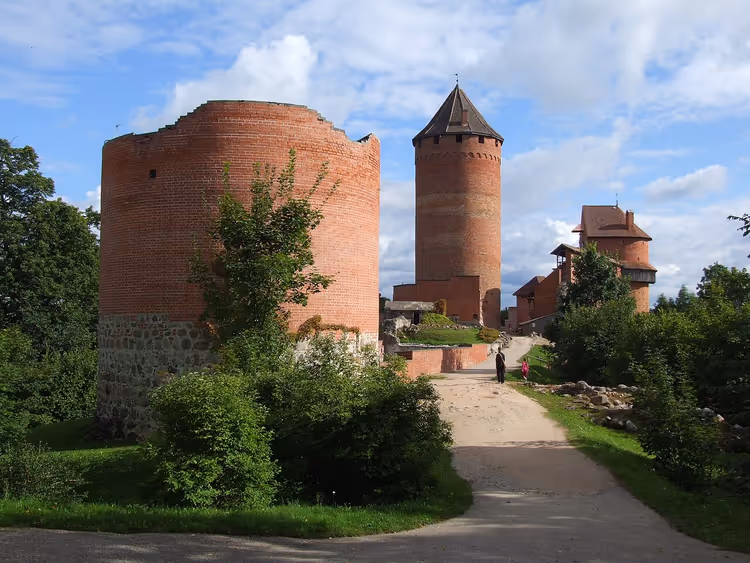 Burg Turaida über dem Gauja-Tal