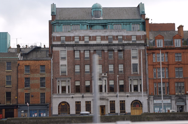 Dublin sahil şeridindeki Clarence Hotel'in cephesi