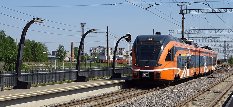 Train Elron arrivant en gare d'Ülemiste